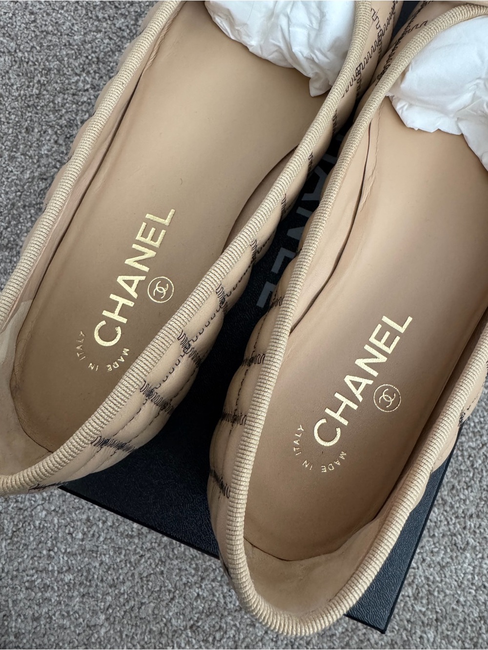 CHANEL Beige and Black Quilted Cap-Toe Leather Ballet Flats Sz 40 - Picture 5 of 16